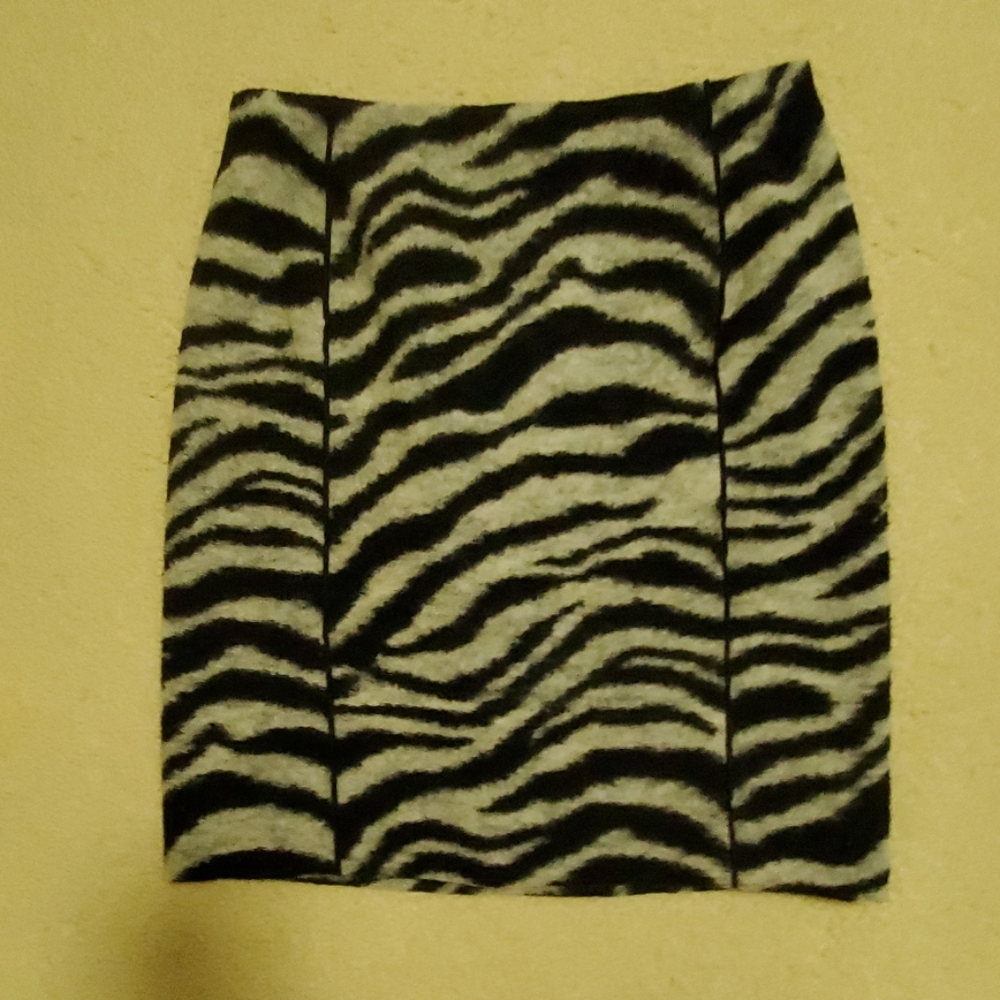 Size 4 Ann Tayor Animal Print Wool Skirt